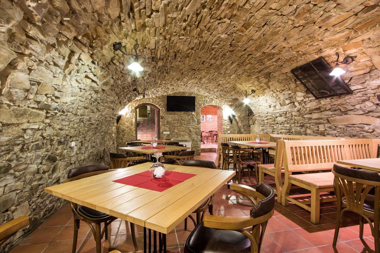 Hotel Pod Vezi Strážnice Exteriör bild